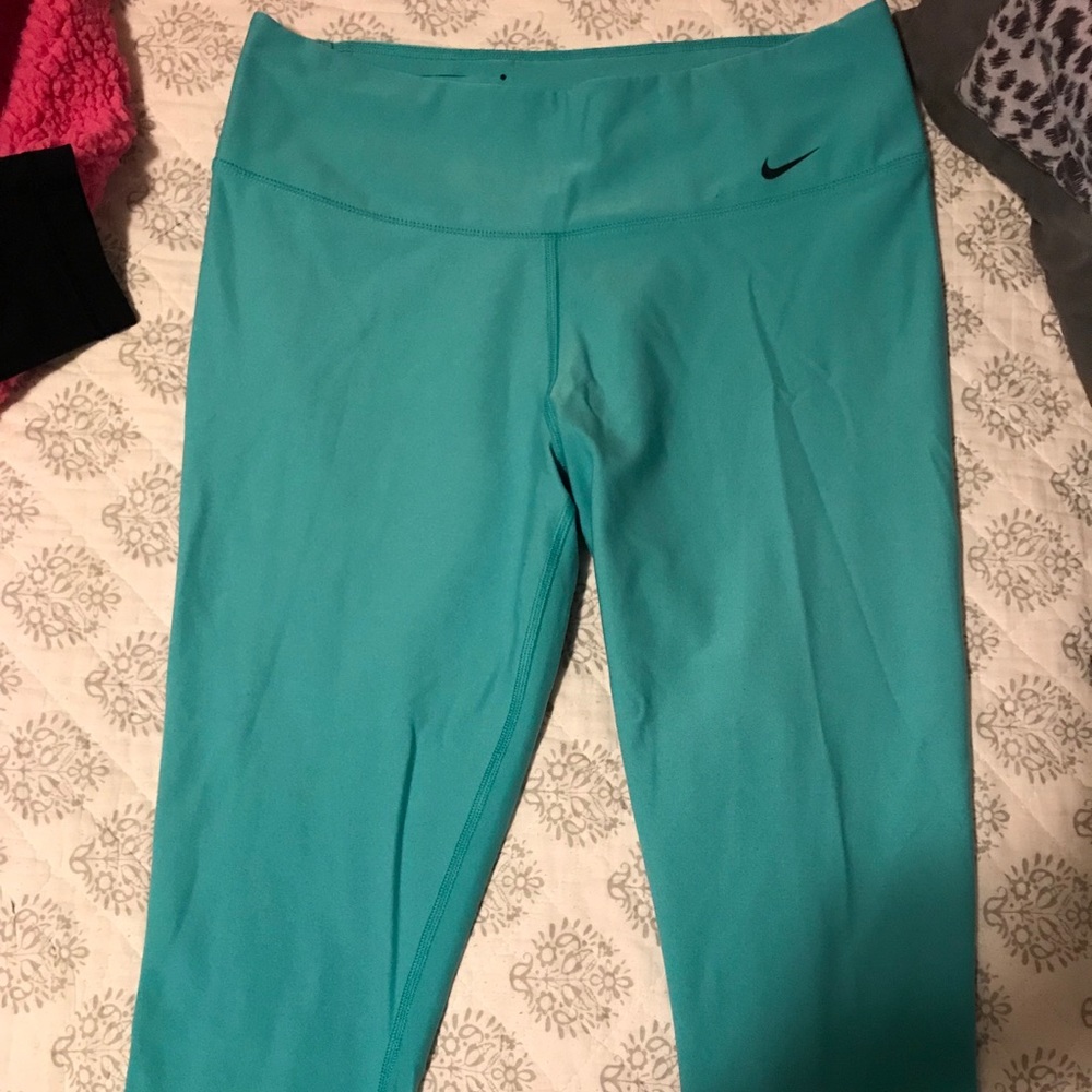 NWOT Seafoam Green Nike Dri-fit Crops